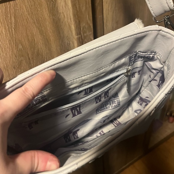 Loungefly Star Wars Woman’s purse Elegant Gray Fur-Trimmed Handbag - Picture 3 of 5